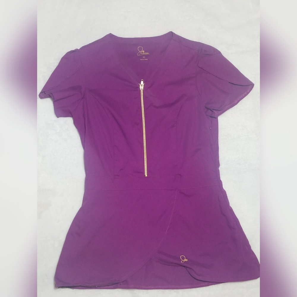 Jaanuu Tulip scrub top